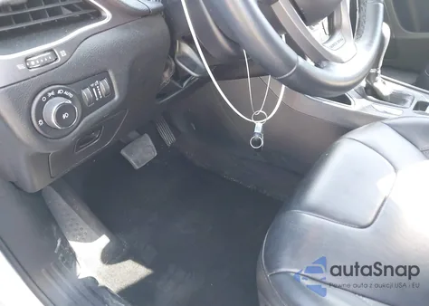 2019 Jeep Cherokee Latitude Plus Fwd from USA, damaged, VIN 1C4PJLLB8KD204115